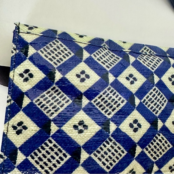 Vintage Blue Q Recycled Crossbody Medium Shoulder Bag Purse 2013 9 x 6 x 2” - Picture 7 of 11